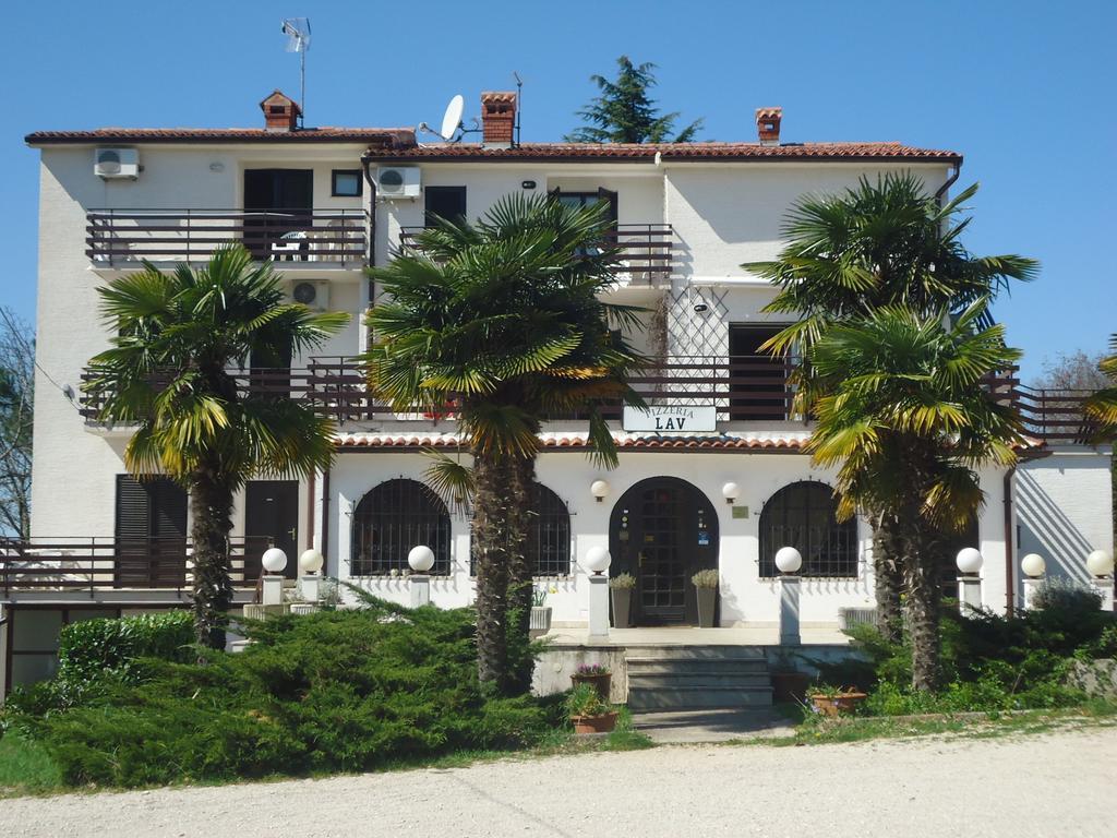 Apartments Lav Умаг Екстериор снимка